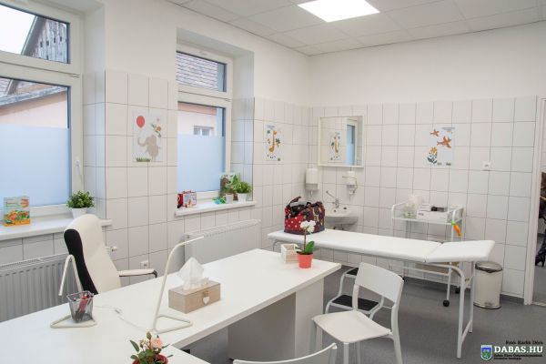 Átadták Dabas-Sáriban a háziorvosi rendelőt
