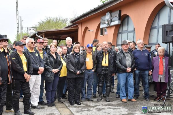 Koszorúzás Eric Fernihough emlékére