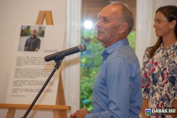 Surman Pál Tekintetek című festménykiállításának megnyitója