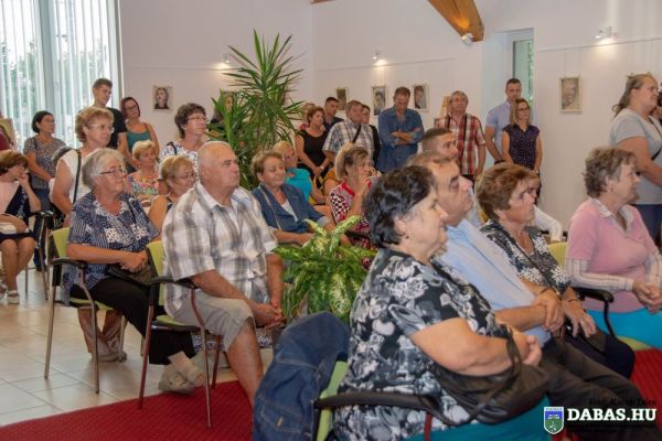 Surman Pál Tekintetek című festménykiállításának megnyitója