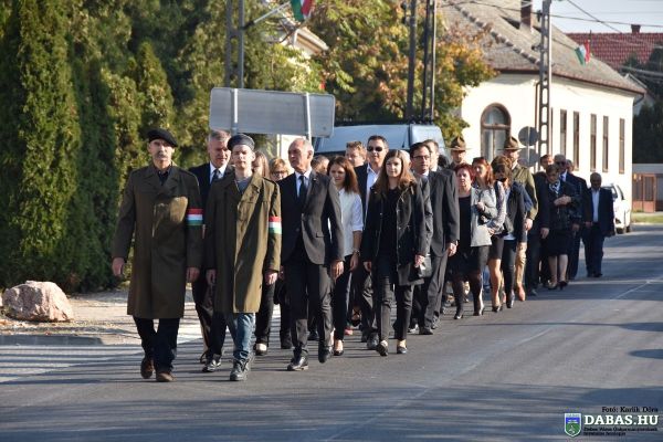 1956-os megemlékezés a gyóni városrészközpontban