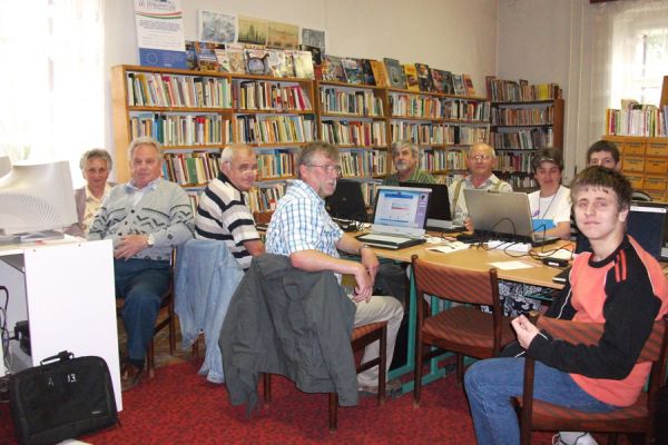 Könyvtárhasználati és egyéb, nem formális képzések a könyvtárban