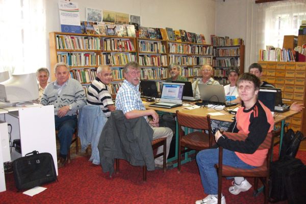 Könyvtárhasználati és egyéb, nem formális képzések a könyvtárban