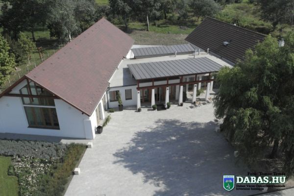 Sári Zarándokház és Közösségi Színtér