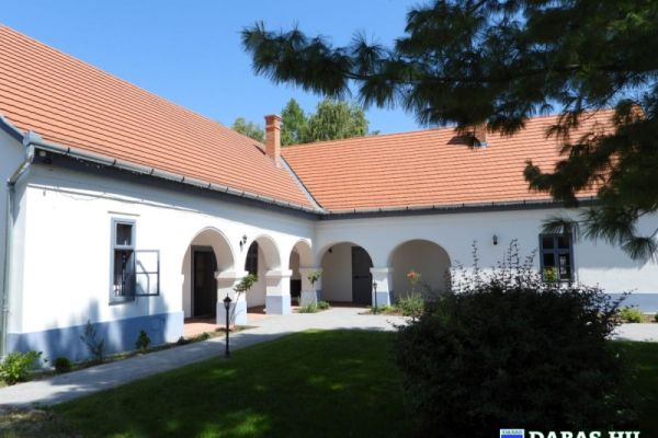 Értéktár ( Gombay-Dinnyés-kúria)