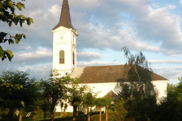 Dabasi Református Egyházközség temploma