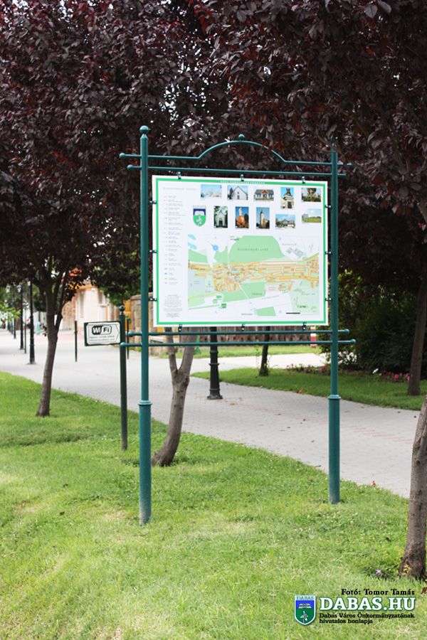 Új információs táblák és várostérképek kerültek kihelyezésre a városban