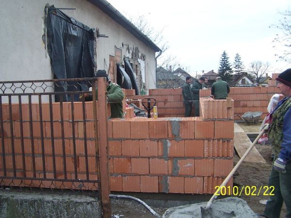 Kivitelezés közbeni kép