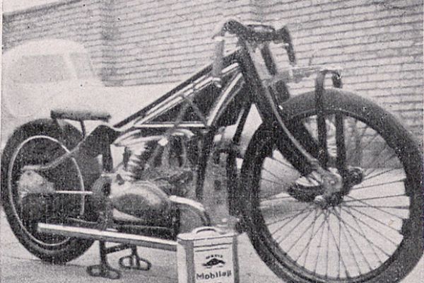 Ernst Jakob Henne szóló- és oldalkocsis motorkerékpár világrekordjai a gyóni rekordpályán ( 1934. október 28.)