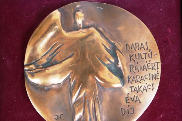 Karacsné Takács Éva pályafutásának dabasi vonatkozásai