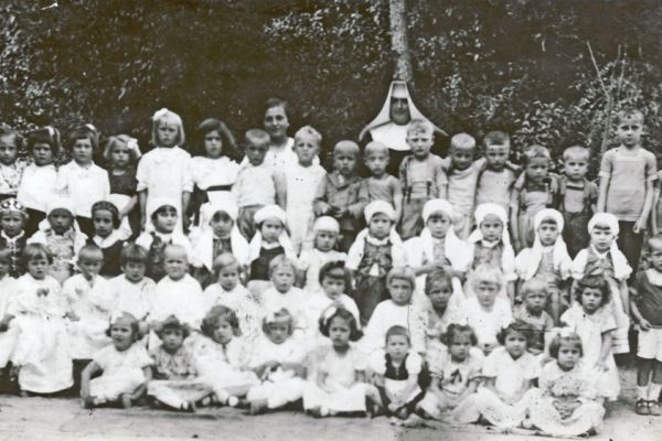 A gyóni apáca-temetők helyi védetté nyilvánítása