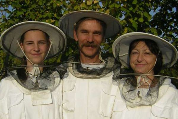 A Homoki Családi Méhészet Fajtamézei, méhészeti termékei