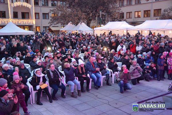 Adventi Városházi Este a jótékonyság jegyében