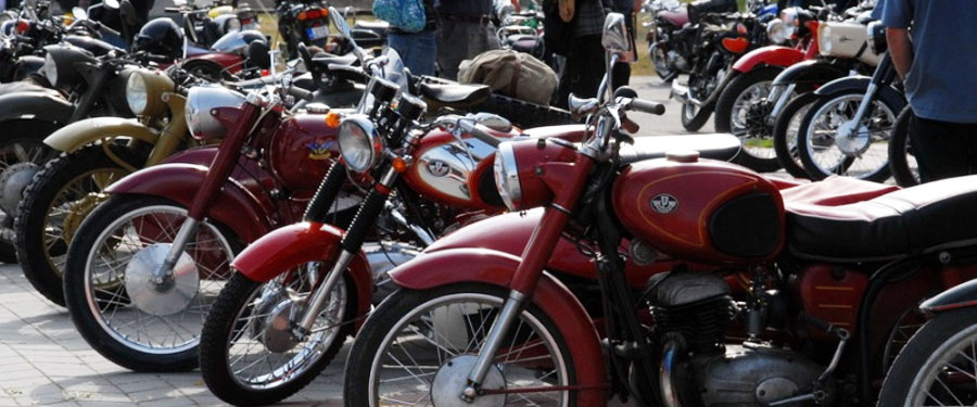 Dabas-Gyón között rendezett első motoros gyorsulási versenyek 