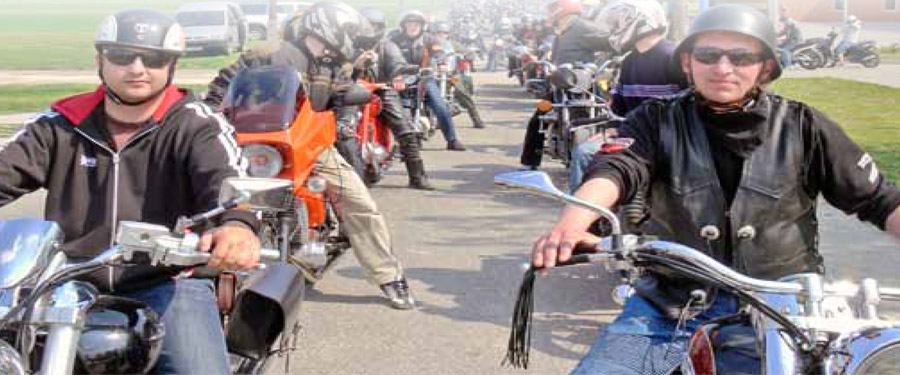 Koszorúzás Eric Fernihough emlékére