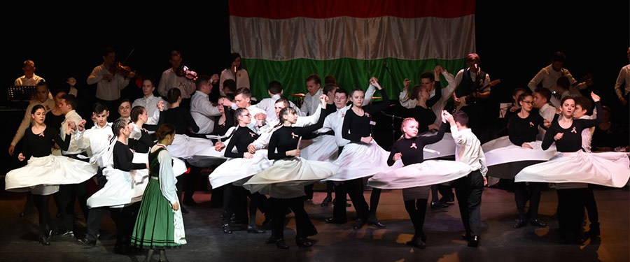 Zúg március című produkció az OBO Arénában