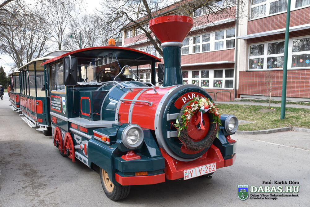 Gumikerekes városnéző kisvonat képe