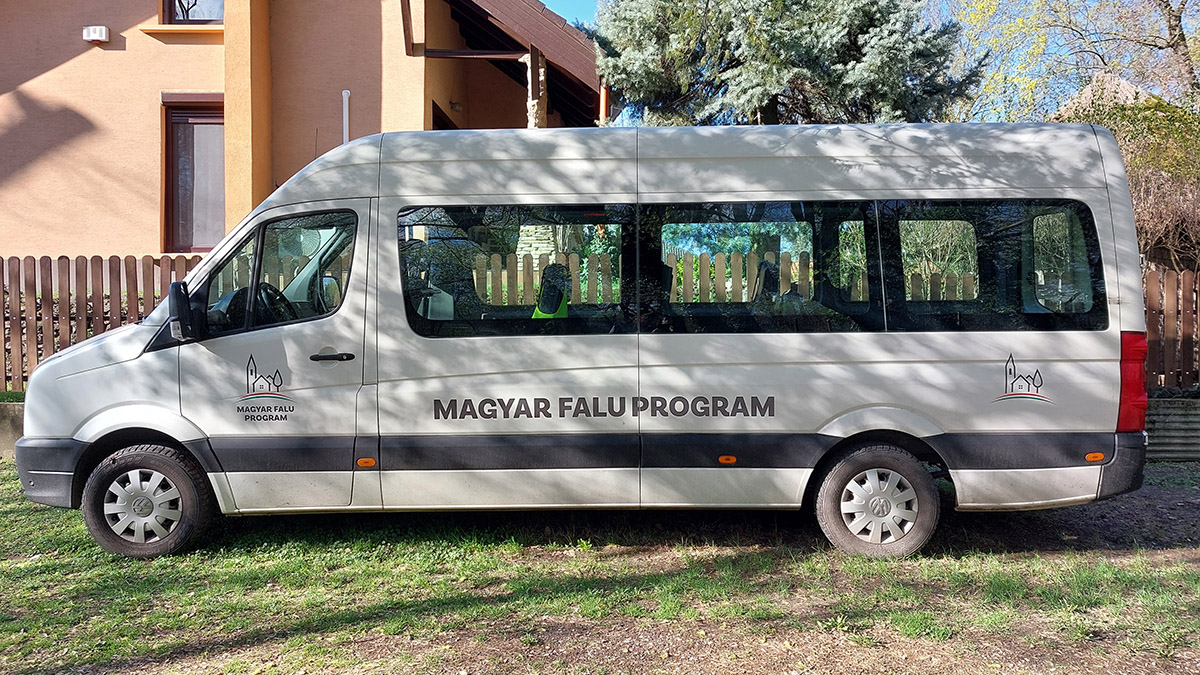 Kisbusz01